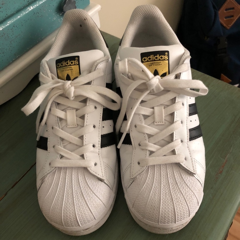 Adidas Superstar women’s size 7
